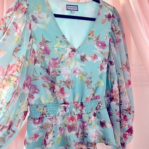 Light weight blouse for woman